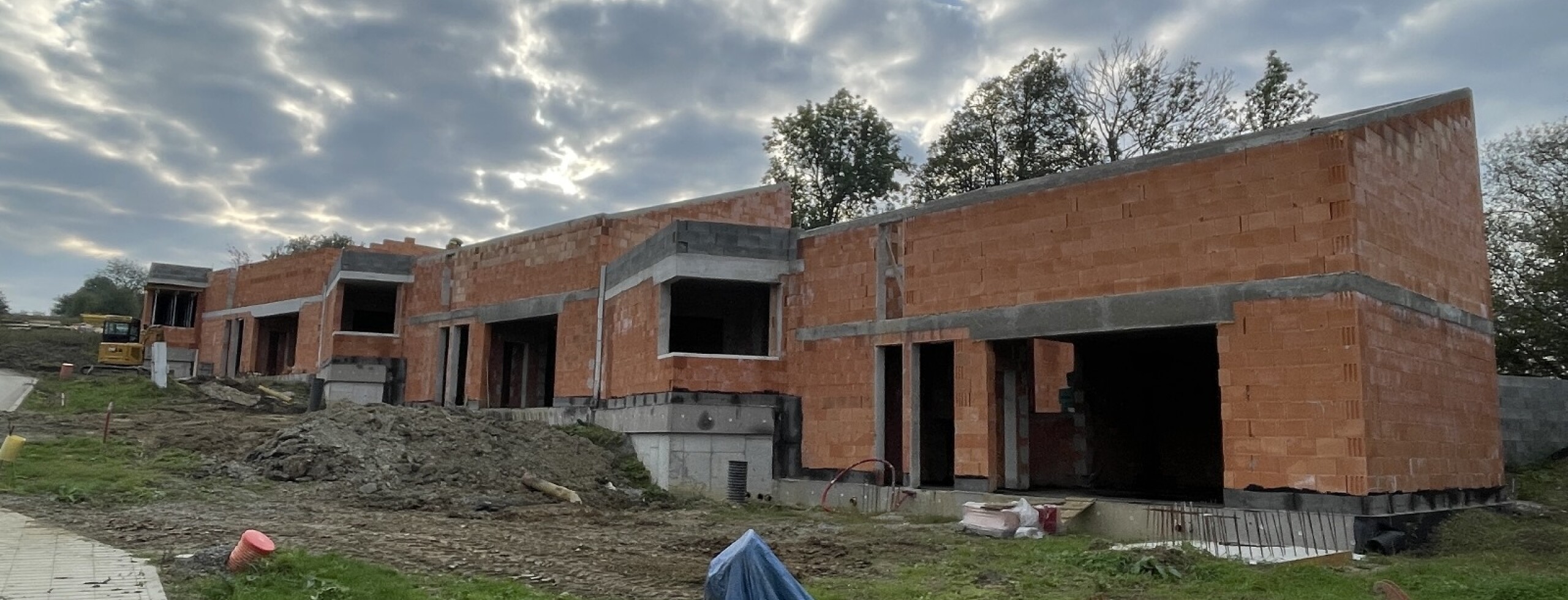 Kontrolní den na stavbě Trnávka Living: střechy a okna