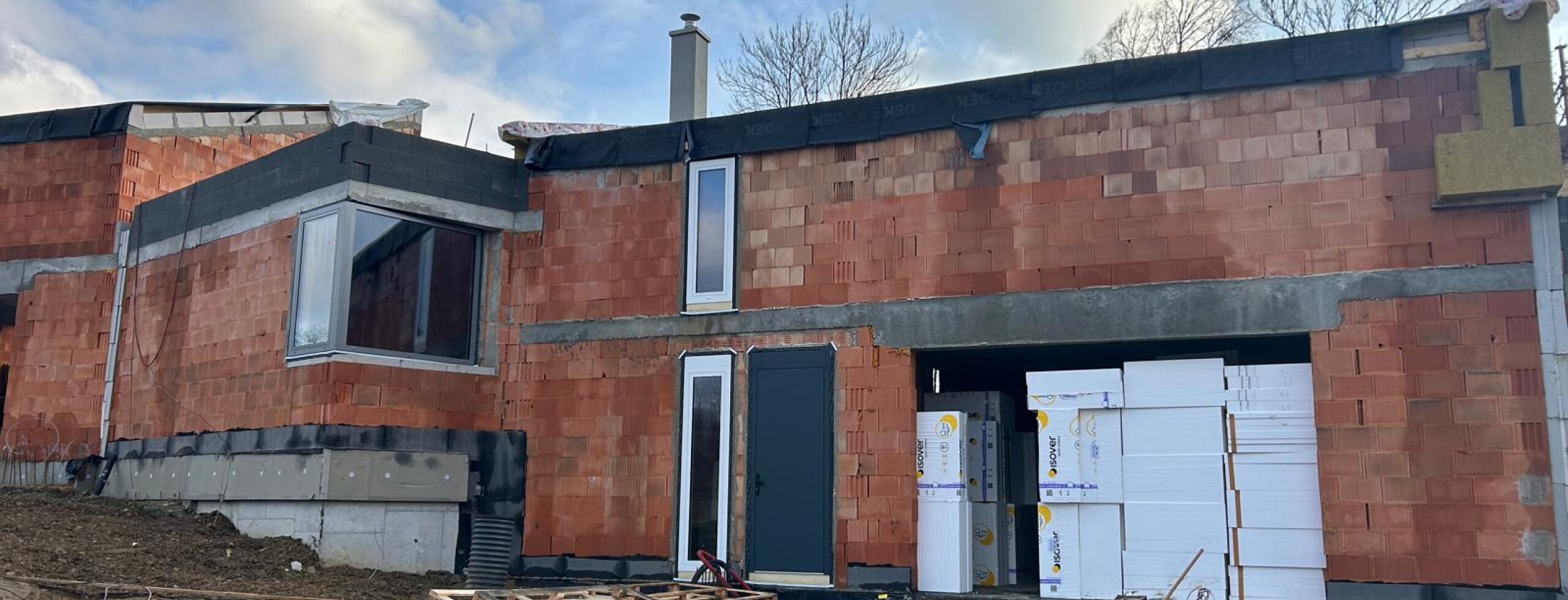 Kontrolní den na stavbě Trnávka Living: okna usazena