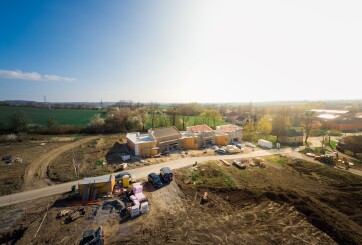 Tepelné čerpadlo, zelená střecha, trojsklo – co přesně dostanete v ceně vilky Trnávka Living