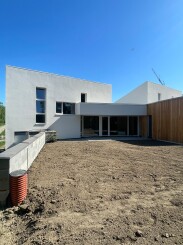 Kontrolní den 25. 6. – první rodinná vilka míří do finále, pokračuje výstavba Atypu i seniorských apartmánů